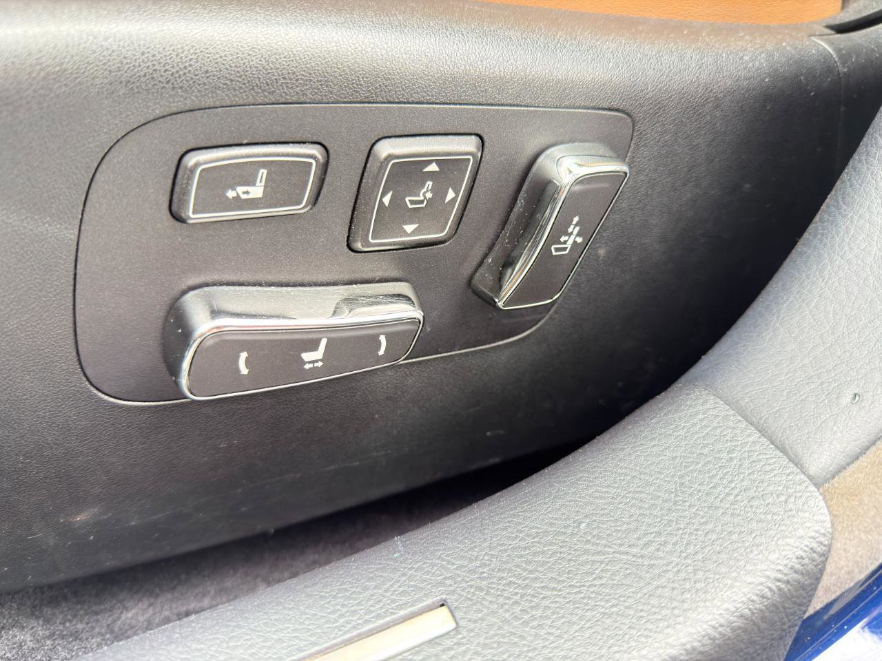 Used 2013 Lexus LS 460 L w/ Ultra Luxury Pkg image 30