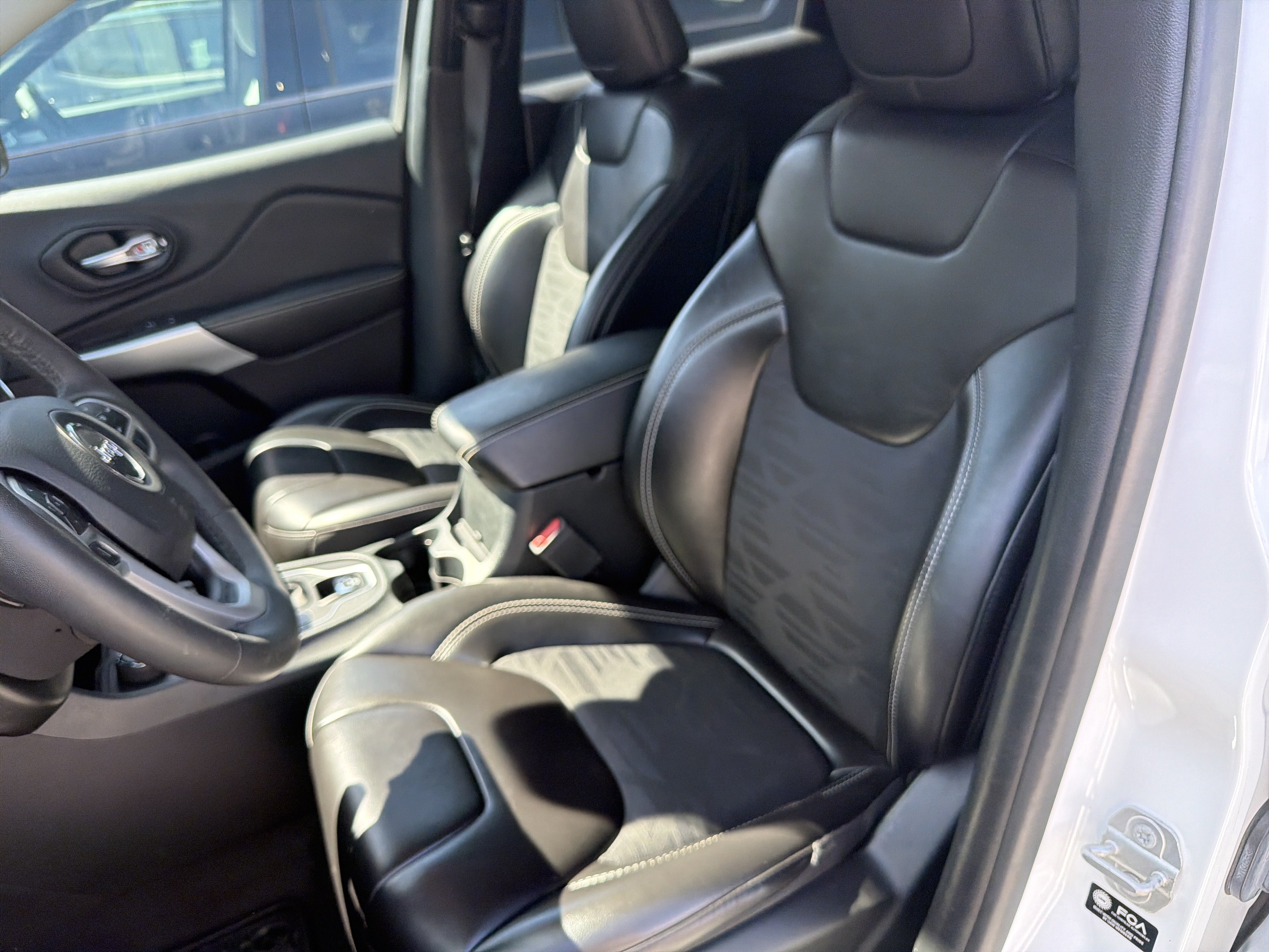 Used 2022 Jeep Cherokee Latitude w/ Sun & Sound Group AWD/4WD image 12