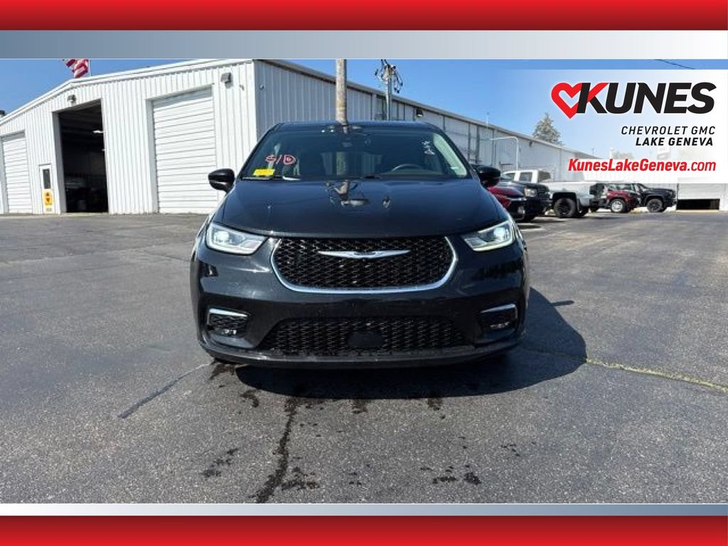 Used 2023 Chrysler Pacifica Touring-L FWD image 11