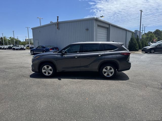 Used 2022 Toyota Highlander L FWD image 8