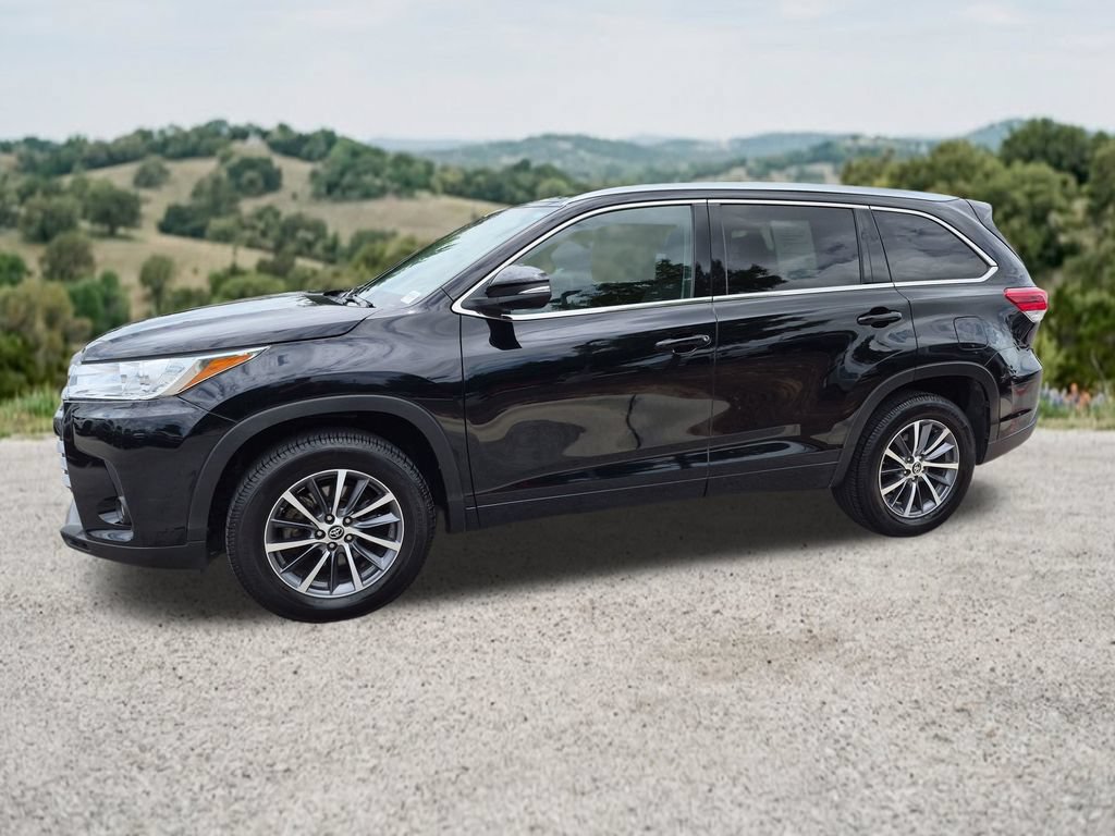 Used 2017 Toyota Highlander XLE FWD image 4