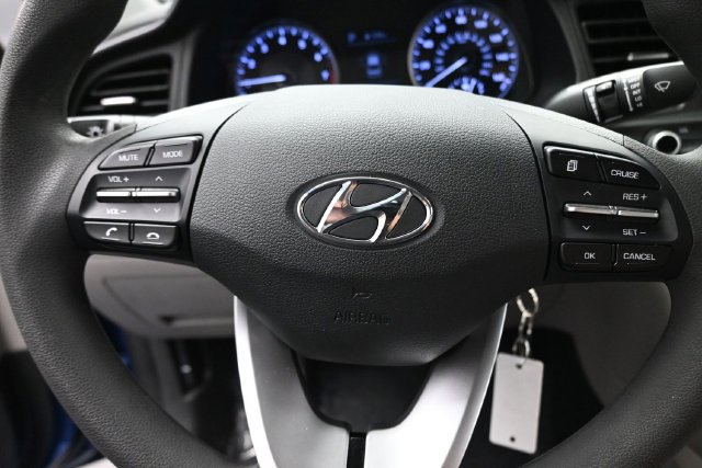 Used 2020 Hyundai Elantra SE FWD image 15