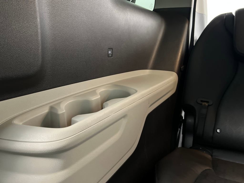 Used 2024 Kia Carnival LX image 33