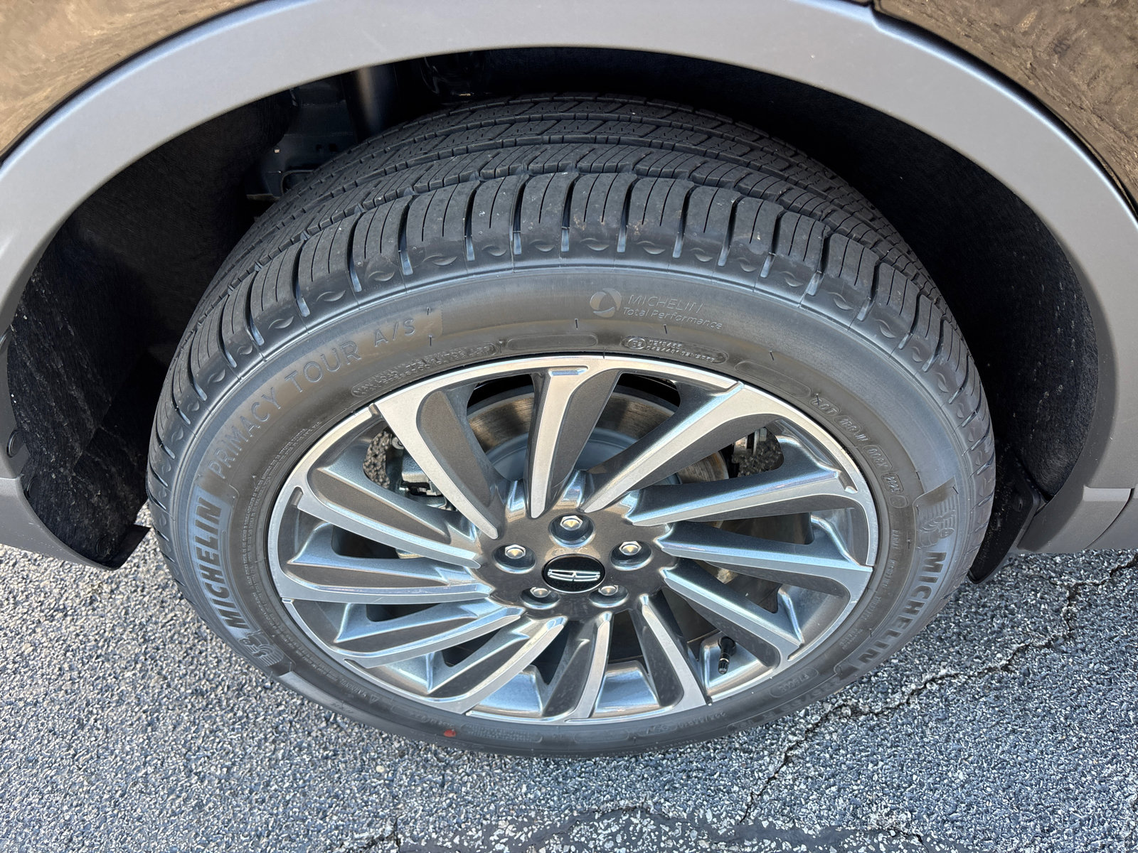 New 2026 Lincoln Corsair Reserve w/ Rear Removable Package Tray image 10