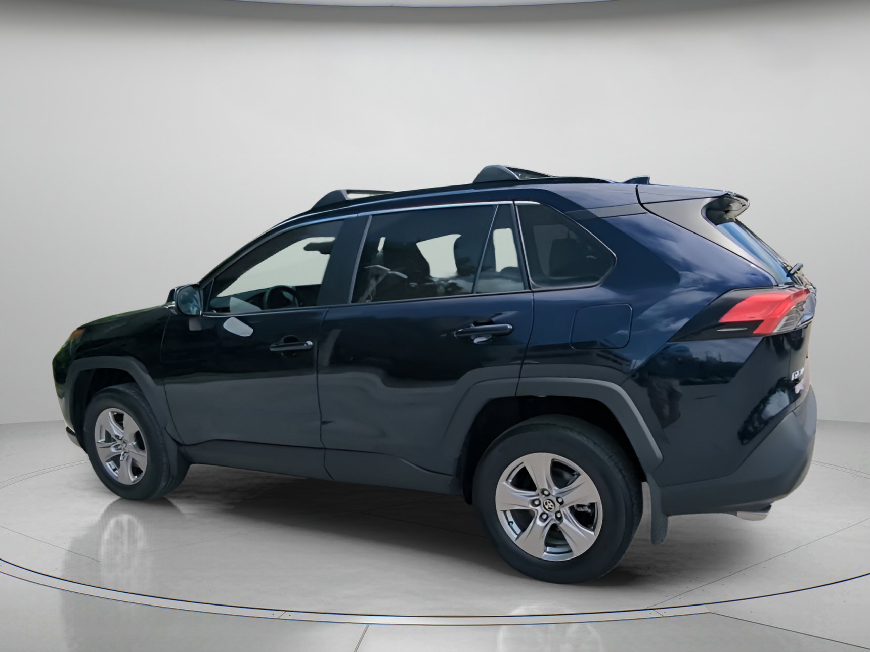 Used 2025 Toyota RAV4 XLE w/ Convenience Package FWD image 21