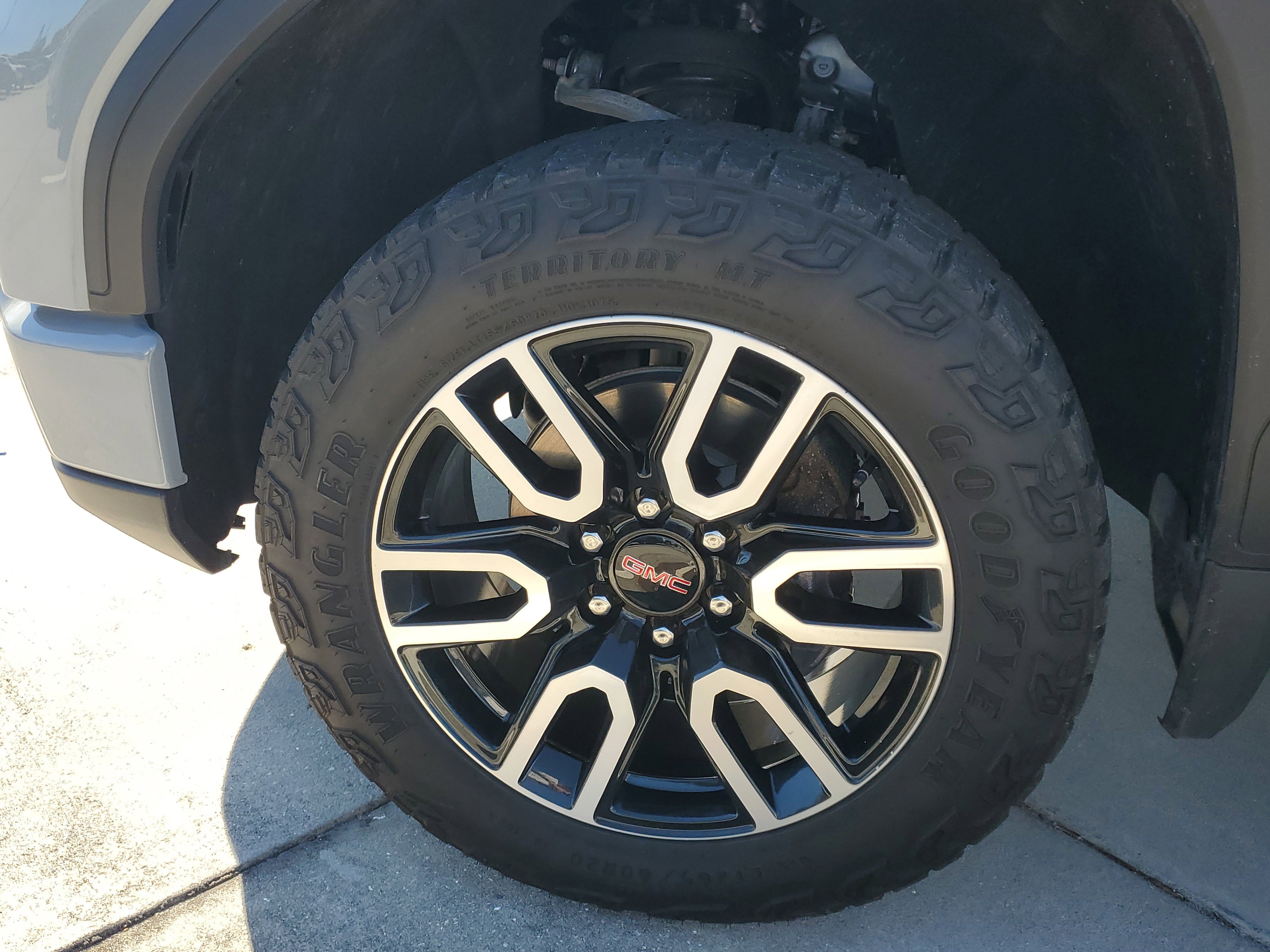 Used 2024 GMC Sierra 1500 AT4 w/ Technology Package image 9