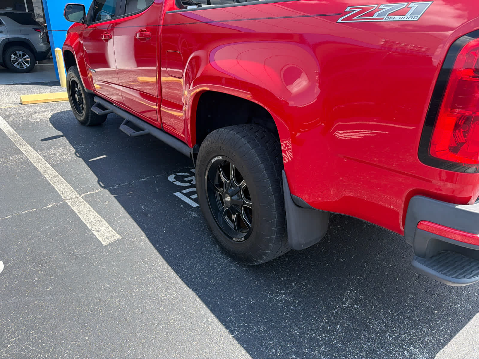 Used 2016 Chevrolet Colorado Z71 AWD/4WD image 2