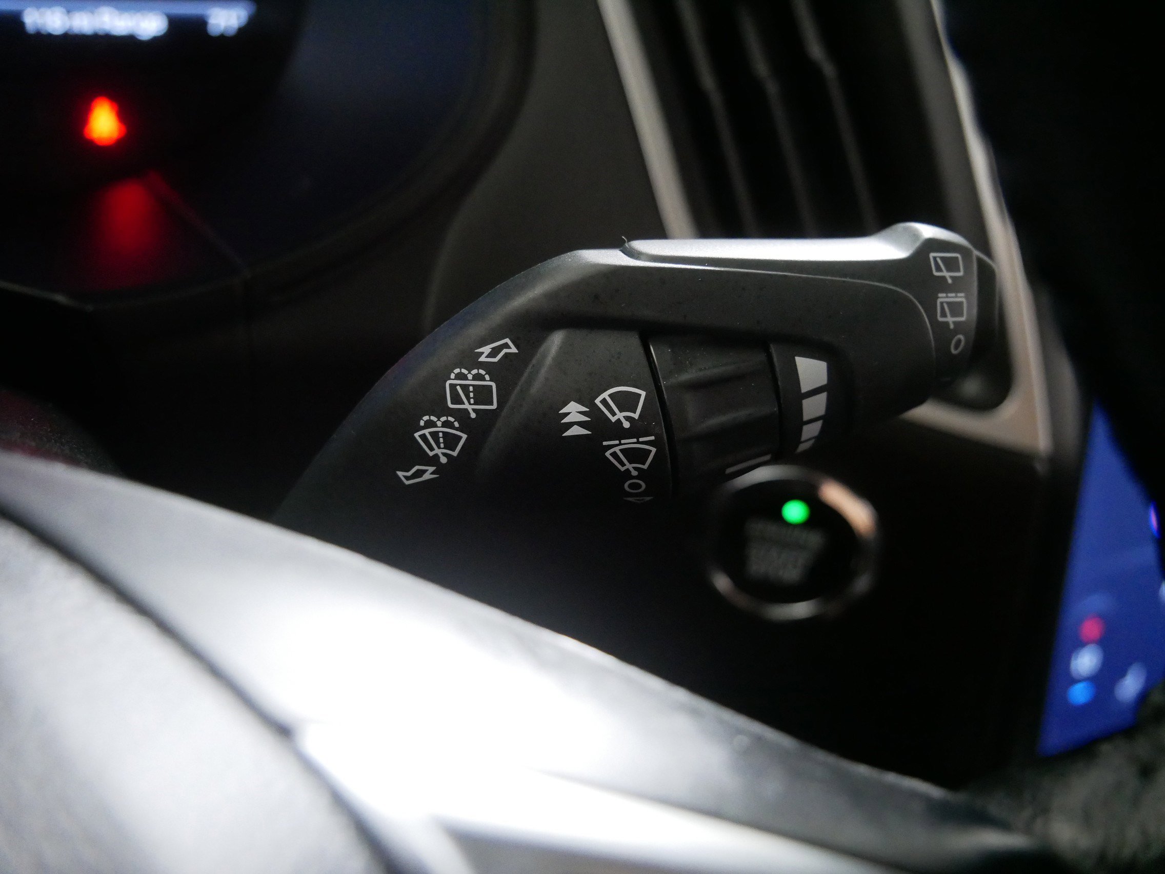 Used 2024 Ford Edge SEL image 32