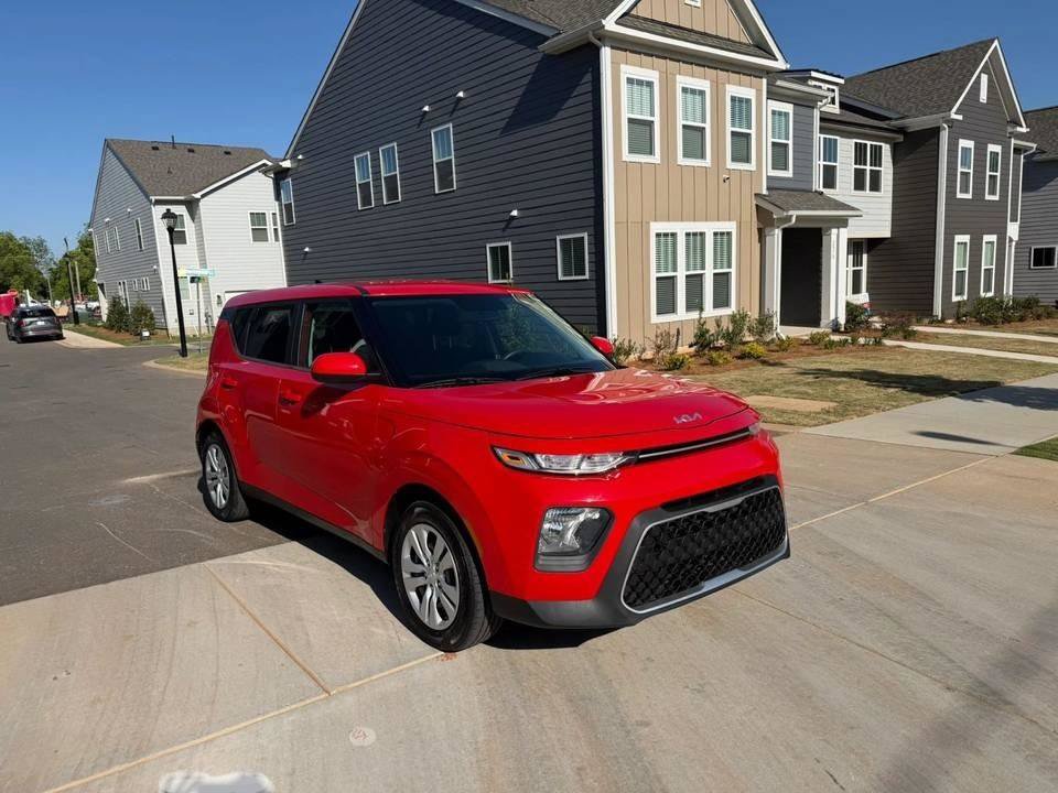 Used 2022 Kia Soul LX w/ Technology Package FWD image 2