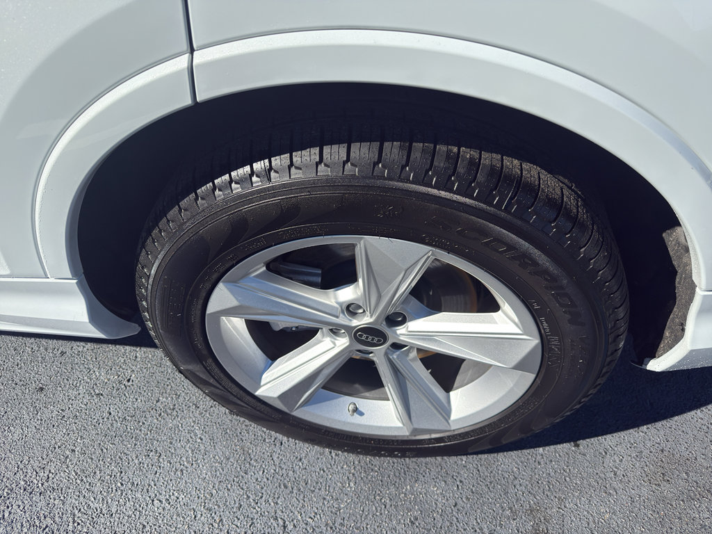 Used 2025 Audi Q7 Premium w/ Convenience Package image 6