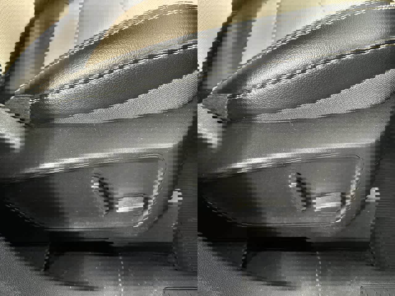 Used 2022 Ford Escape Titanium w/ Titanium Elite Package image 29