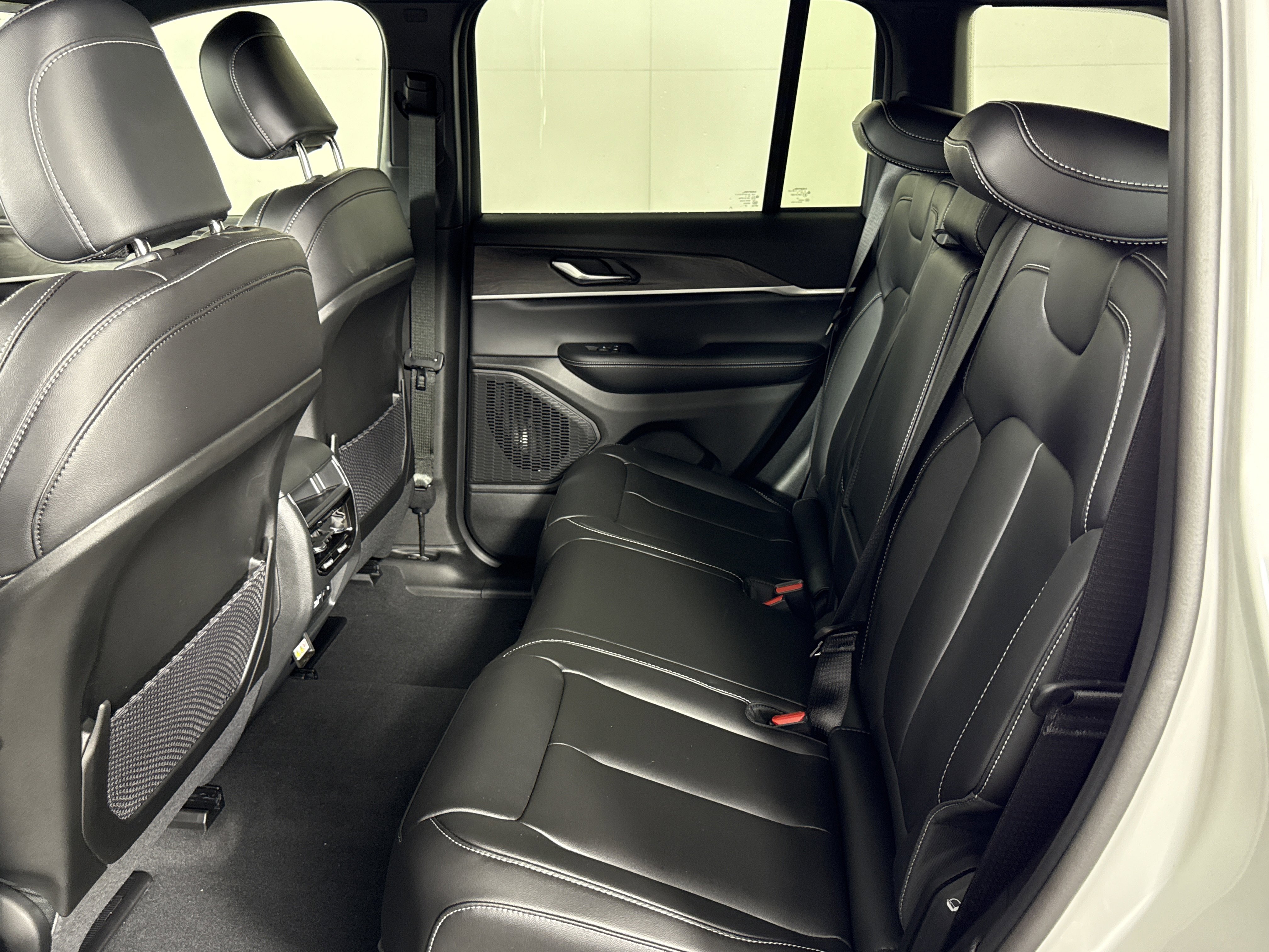 New 2025 Jeep Grand Cherokee Limited w/ Trailer Tow Package image 8