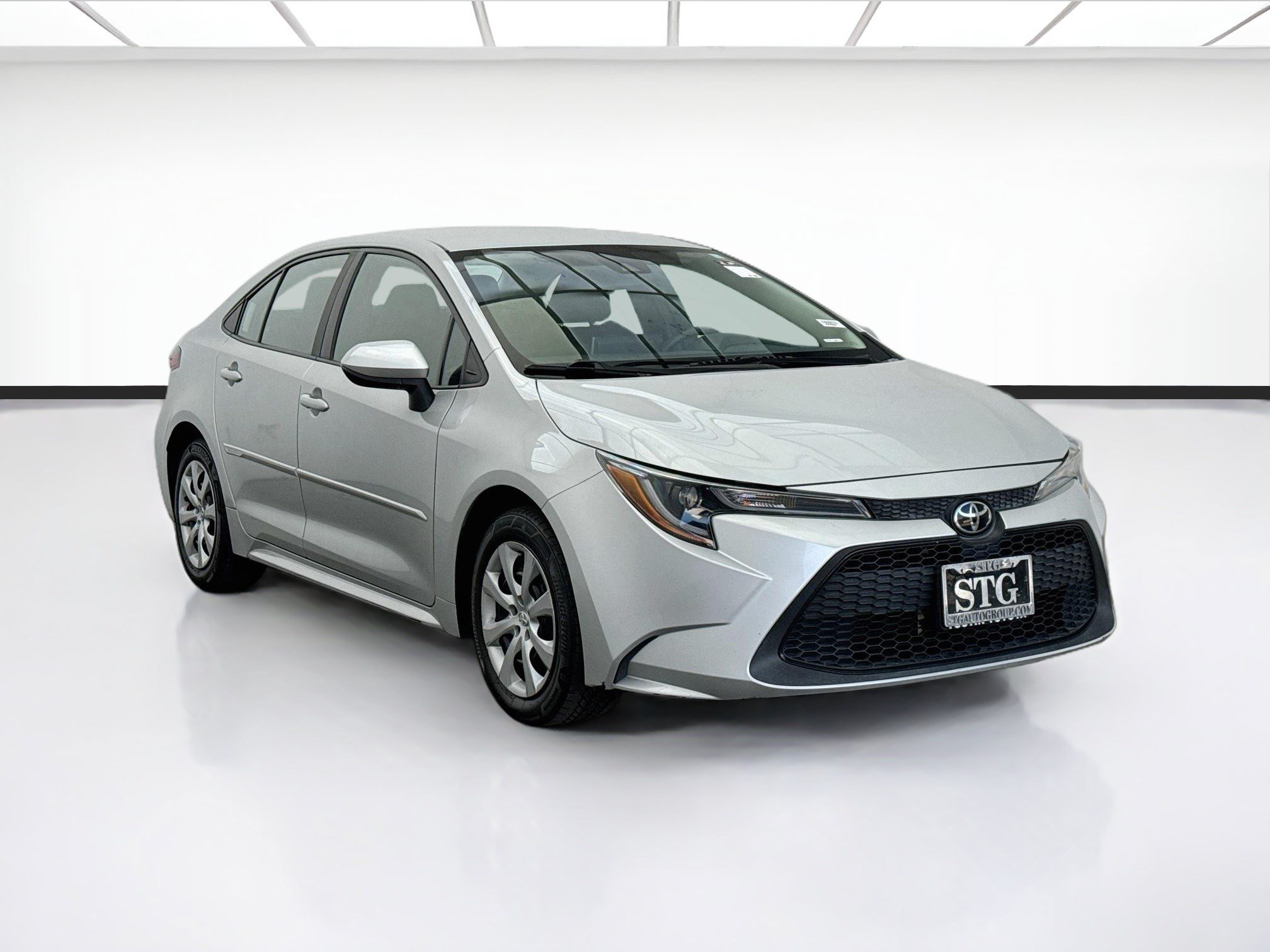 Used 2021 Toyota Corolla LE w/ Carpet Mat Package (TMS) FWD image 3
