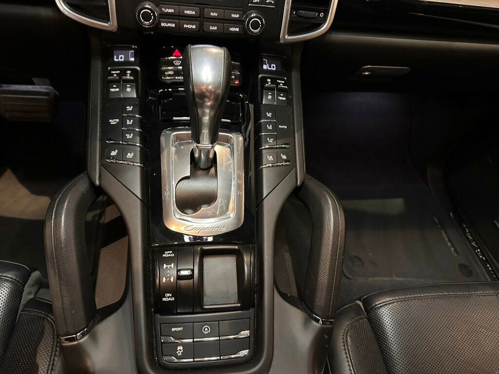 Used 2018 Porsche Cayenne AWD/4WD image 19