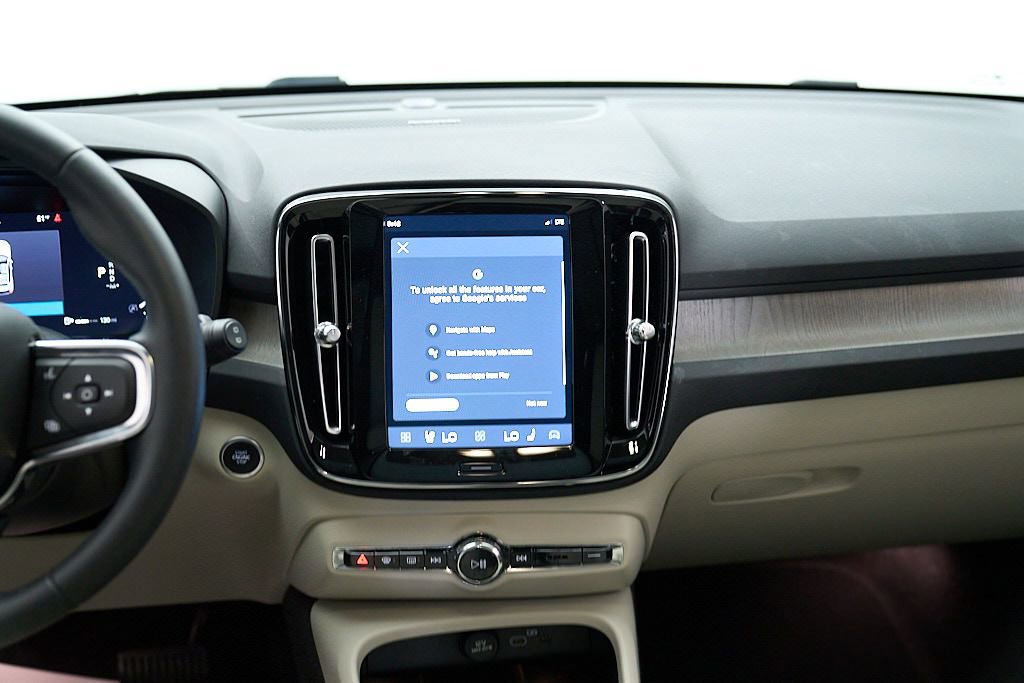 Used 2023 Volvo XC40 B5 Ultimate w/ Protection Package Premier AWD/4WD image 29