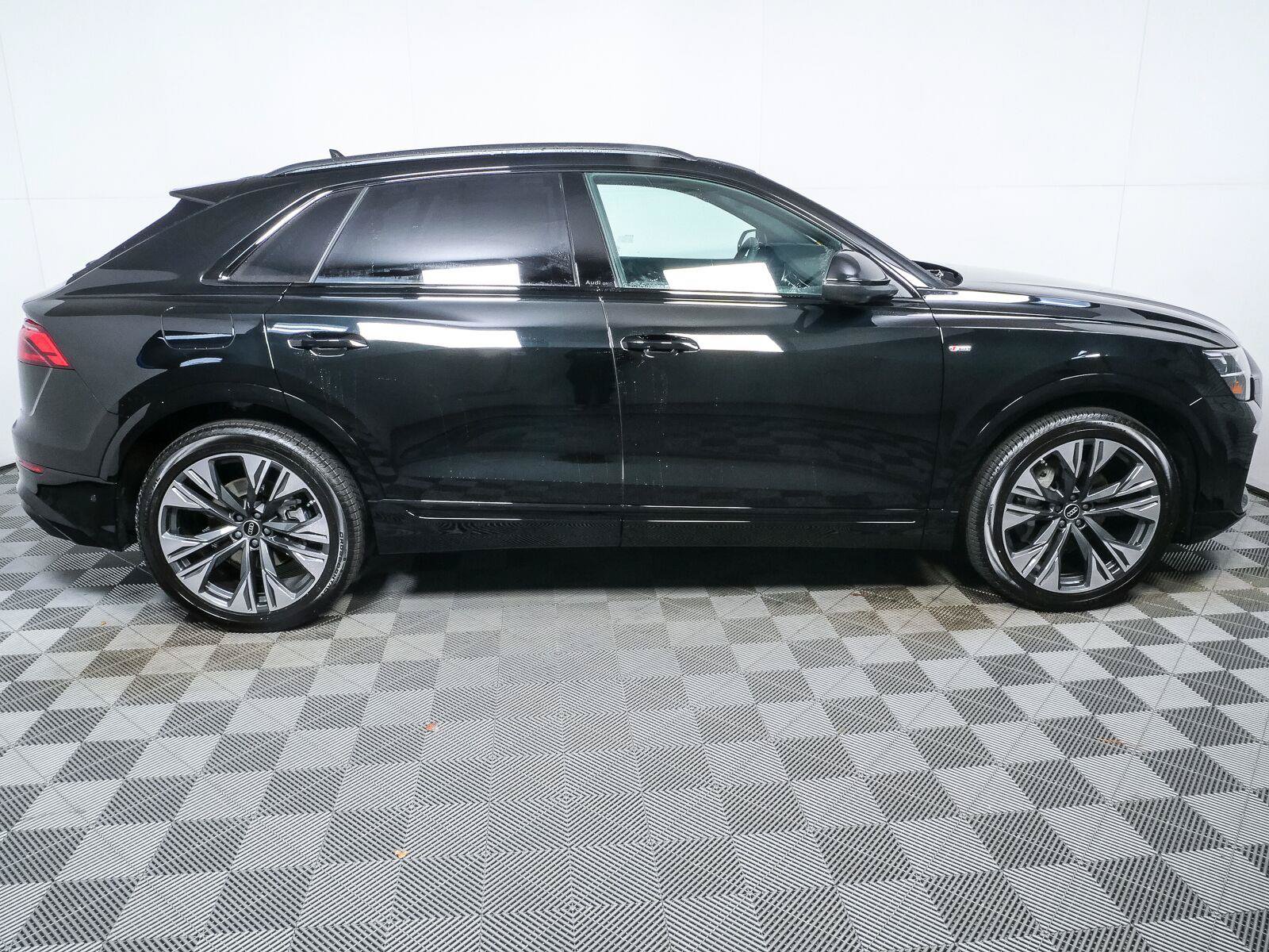 New 2027 Audi Q8 Prestige AWD/4WD image 2