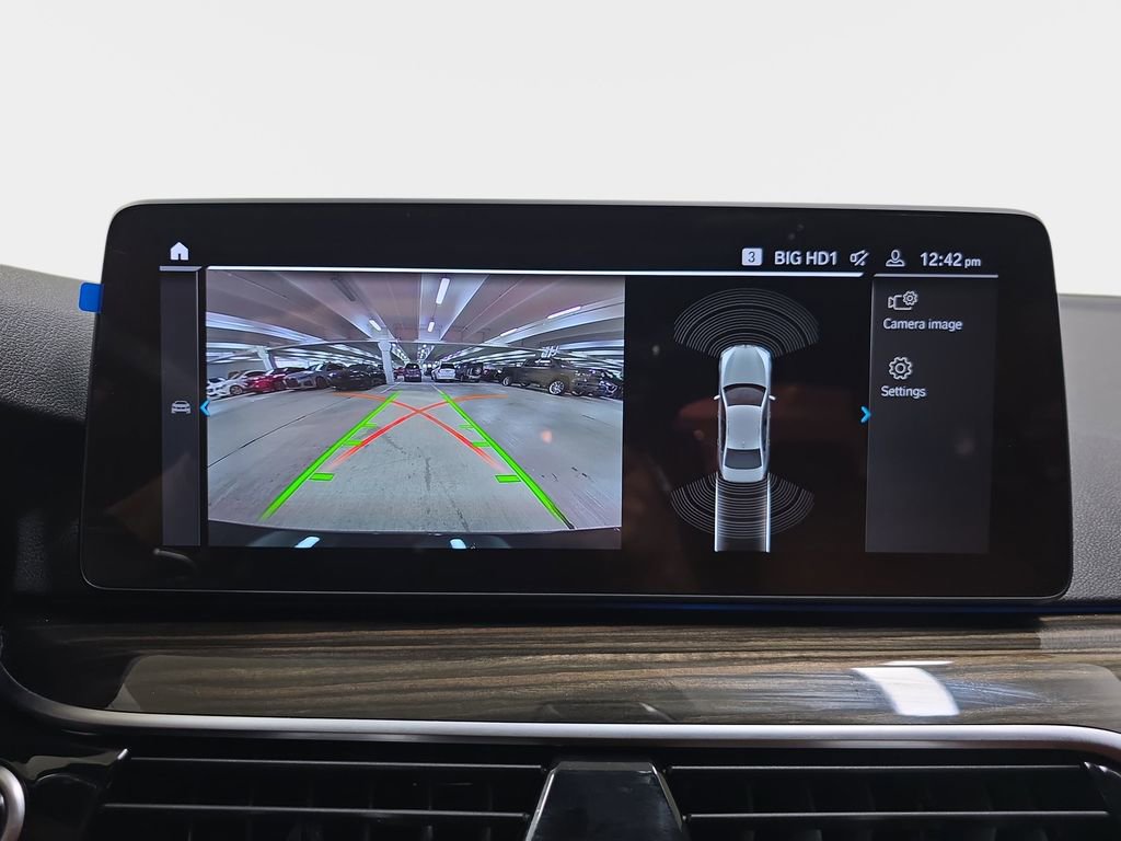 Used 2023 BMW 530e w/ Convenience Package image 23