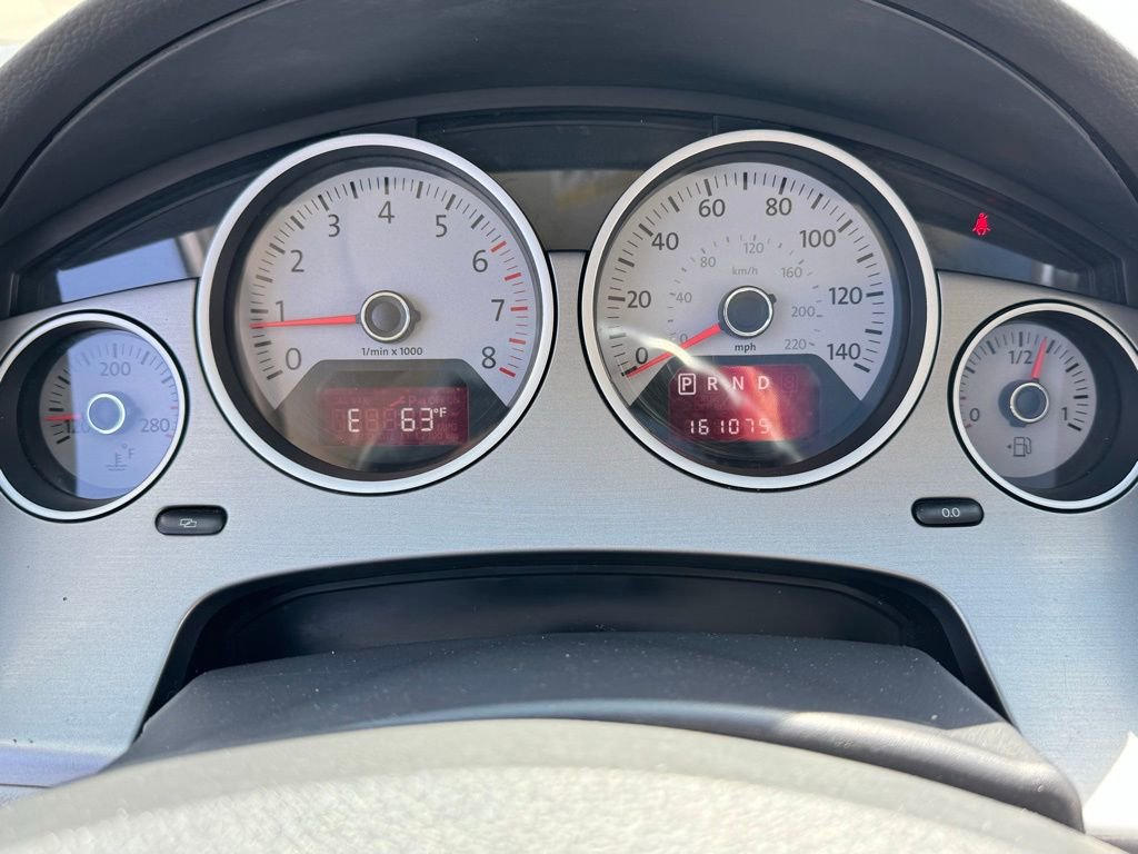 Used 2010 Volkswagen Routan SEL FWD image 29