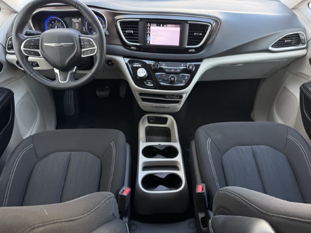 Used 2022 Chrysler Voyager LX FWD image 10