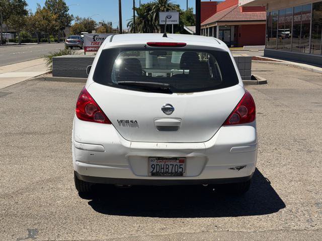 Used 2011 Nissan Versa 1.8 S FWD image 3