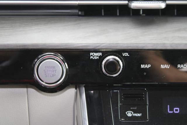 Used 2024 Kia Carnival EX image 25