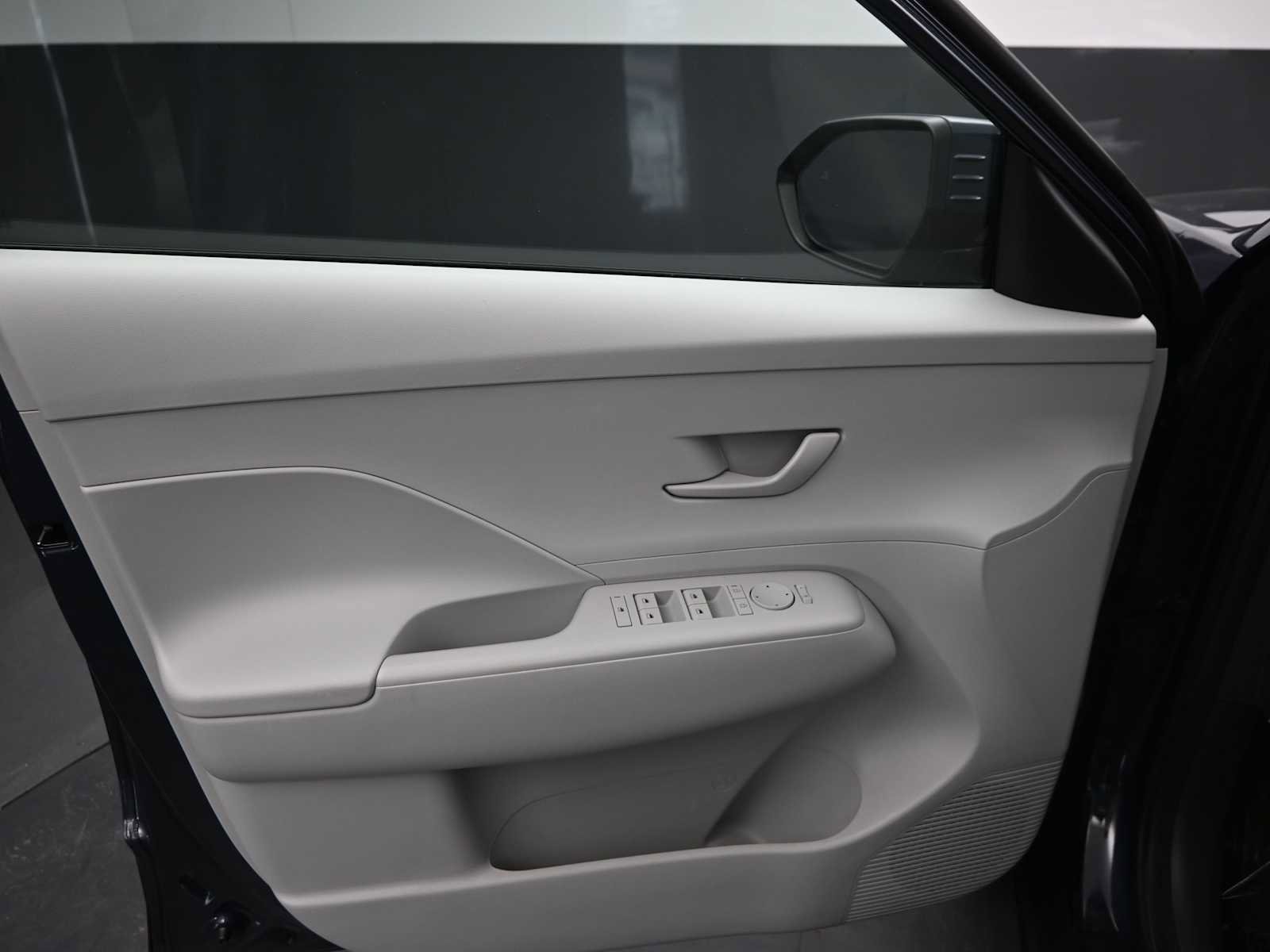 Used 2024 Hyundai Kona SEL AWD/4WD image 6