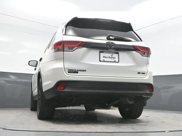 Used 2019 Toyota Highlander SE w/ Nightshade Edition AWD/4WD image 44