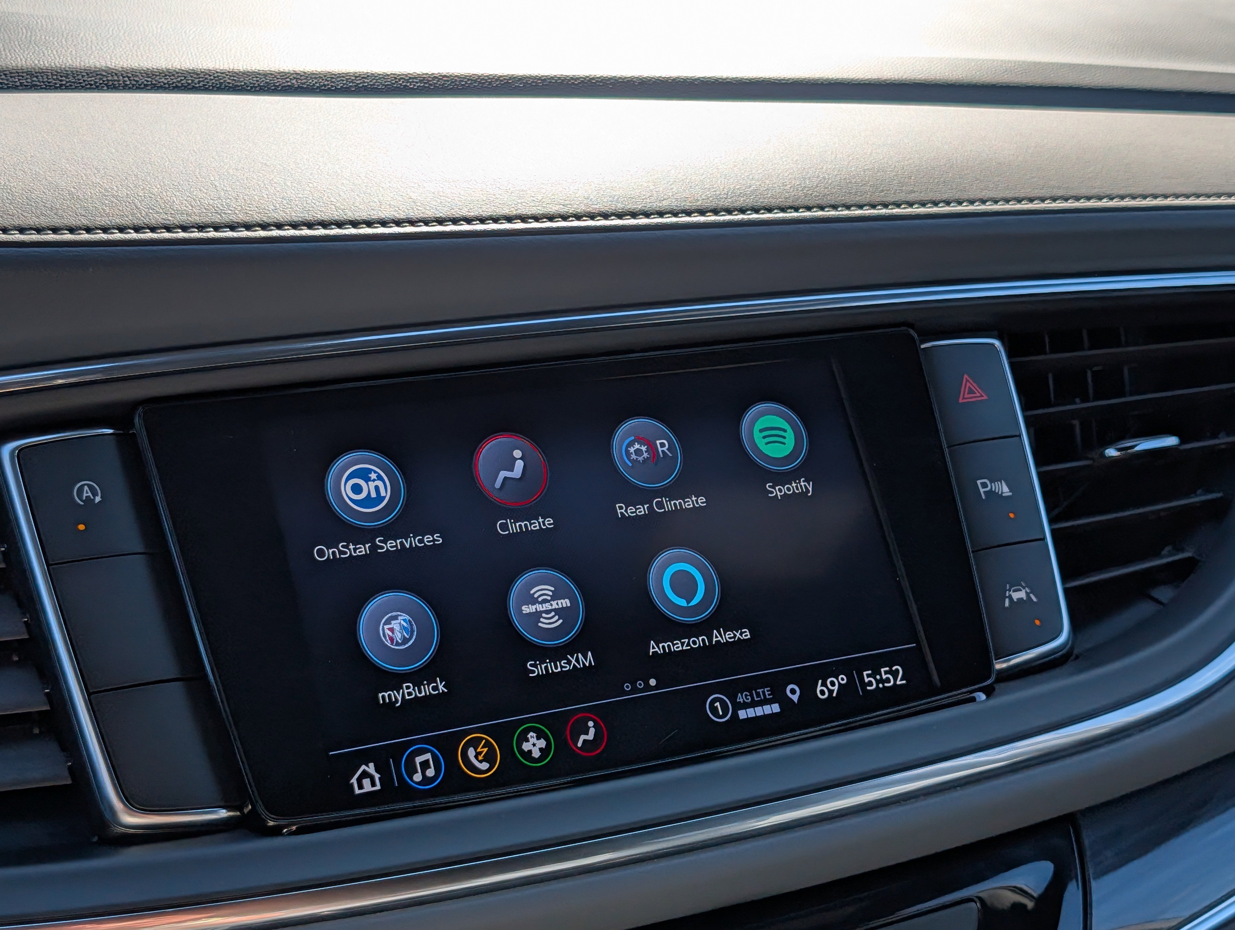 Used 2024 Buick Enclave Essence w/ Sport Touring Edition image 22