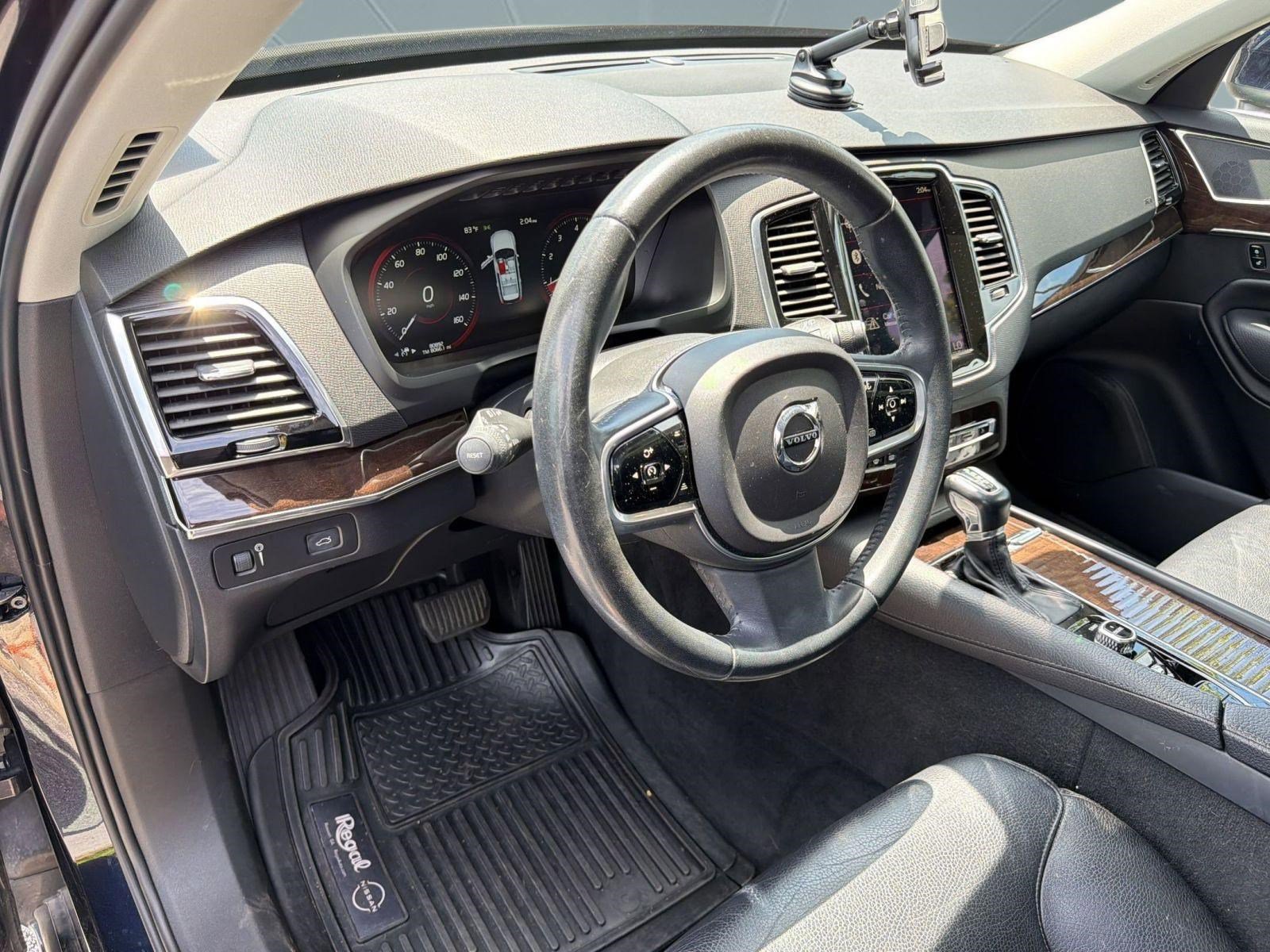 Used 2017 Volvo XC90 T5 Momentum w/ Vision Package FWD image 4