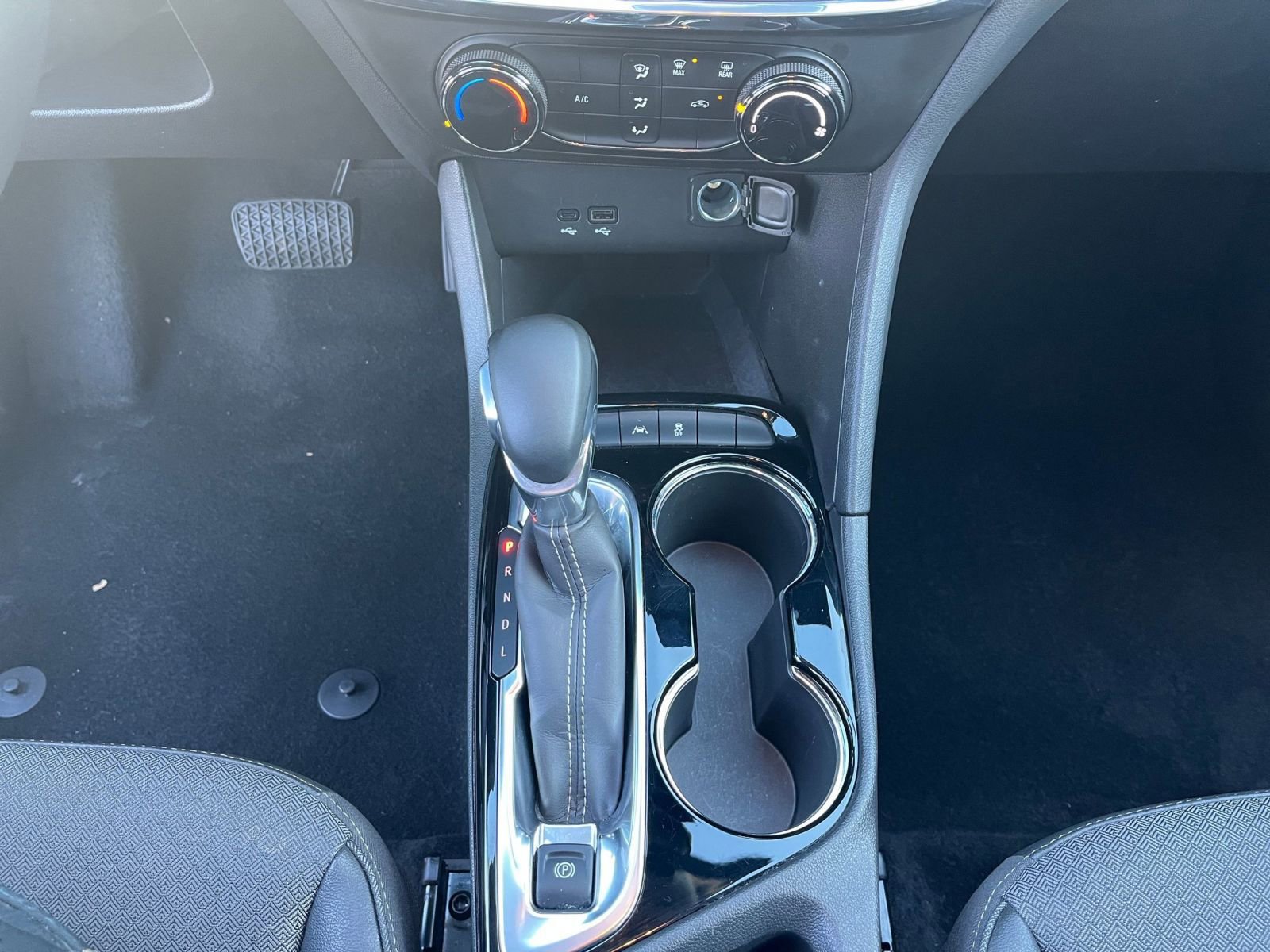 Used 2025 Buick Encore GX Preferred image 40