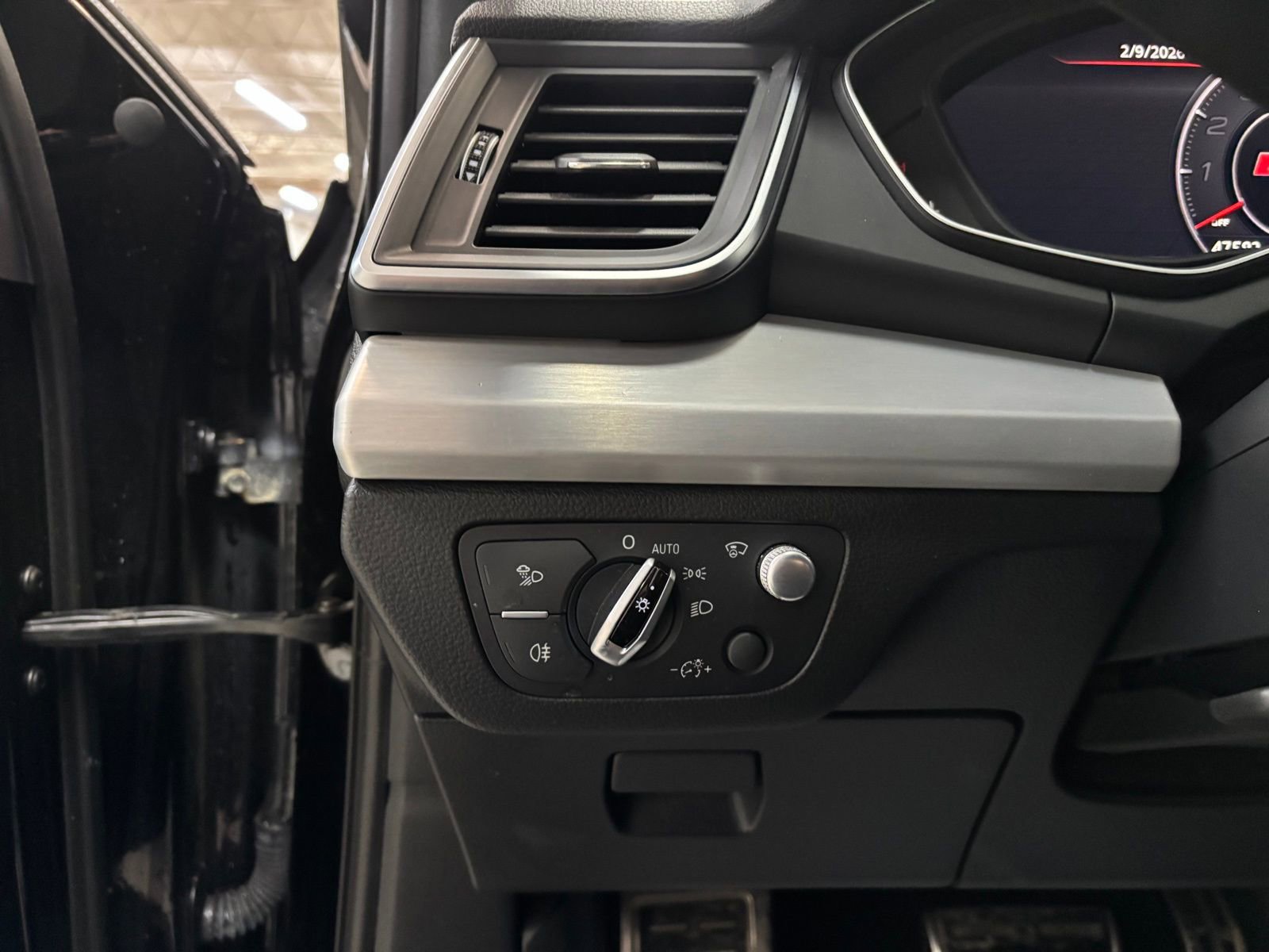 Used 2018 Audi SQ5 Prestige w/ Prestige Package image 13