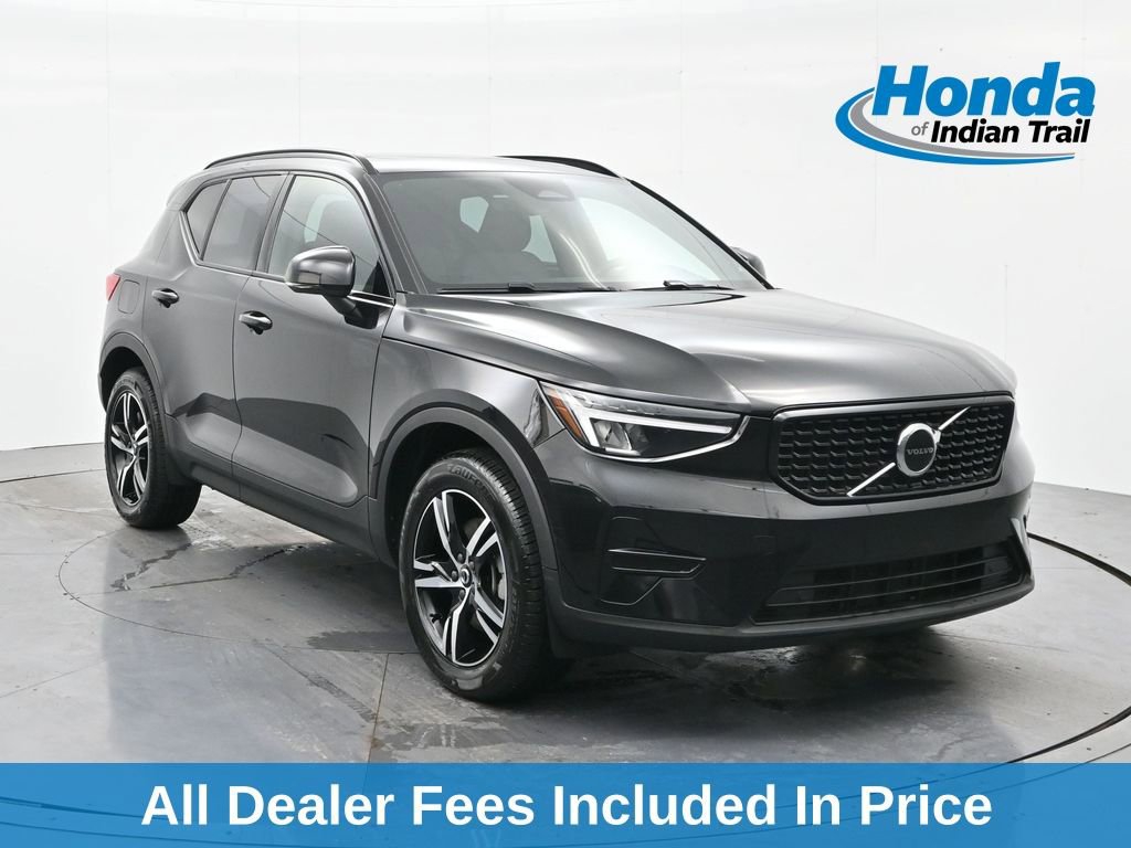 Used 2024 Volvo XC40 B5 Core