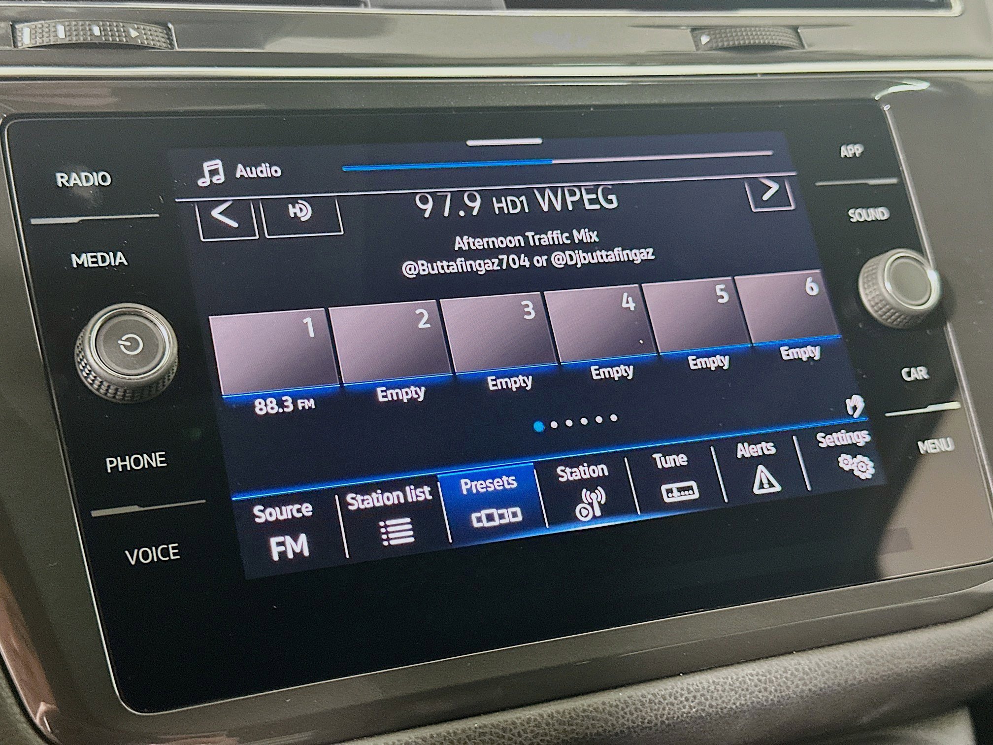 Used 2022 Volkswagen Tiguan SE image 21