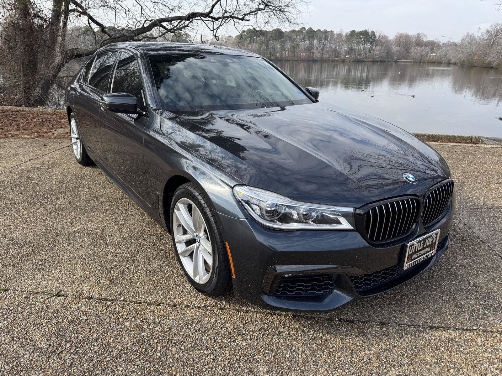 Used 2016 BMW 750i xDrive AWD/4WD image 2