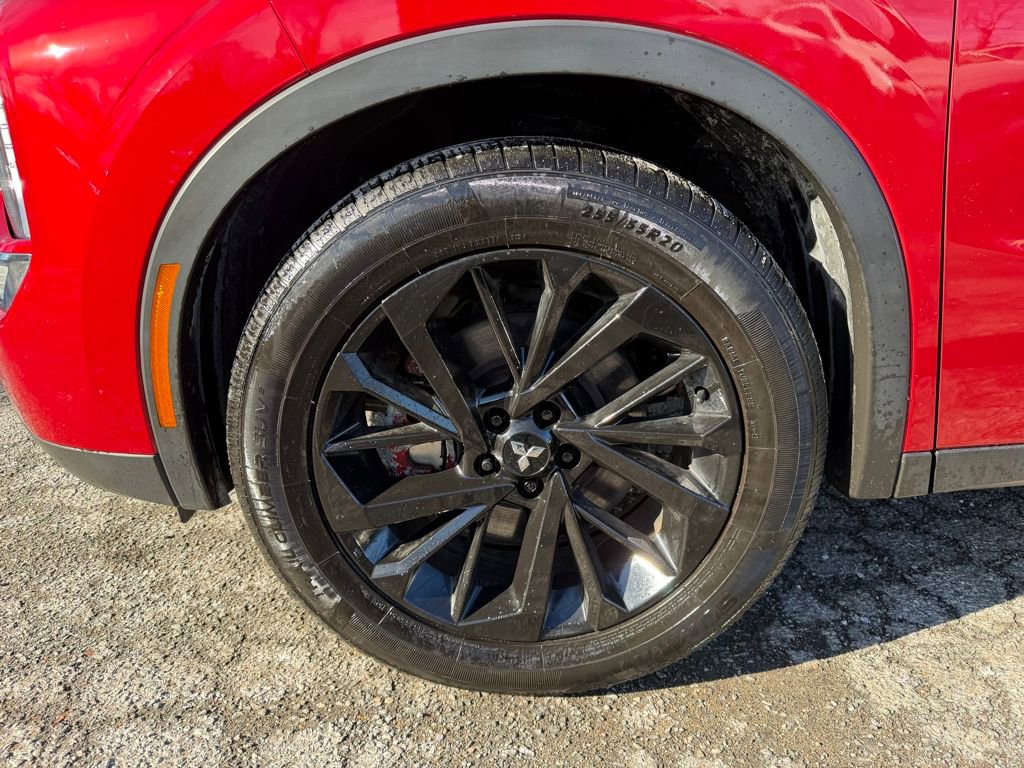 Used 2023 Mitsubishi Outlander SE Black Edition image 9