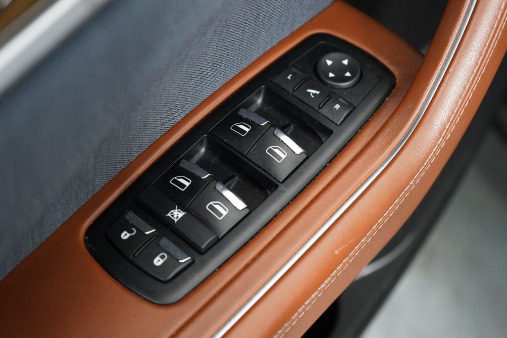 Used 2018 Maserati Levante GranLusso AWD/4WD image 24