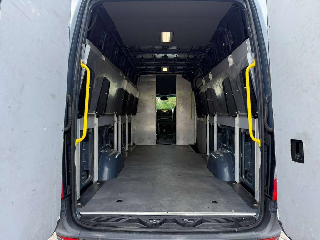 Used 2019 Mercedes-Benz Sprinter 170 image 35