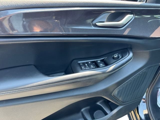 Used 2023 Jeep Grand Cherokee Altitude AWD/4WD image 16