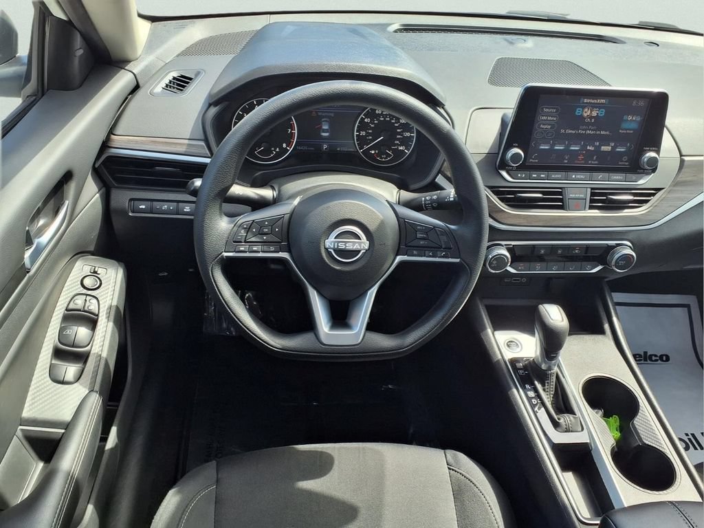 Used 2025 Nissan Altima 2.5 SV FWD image 9