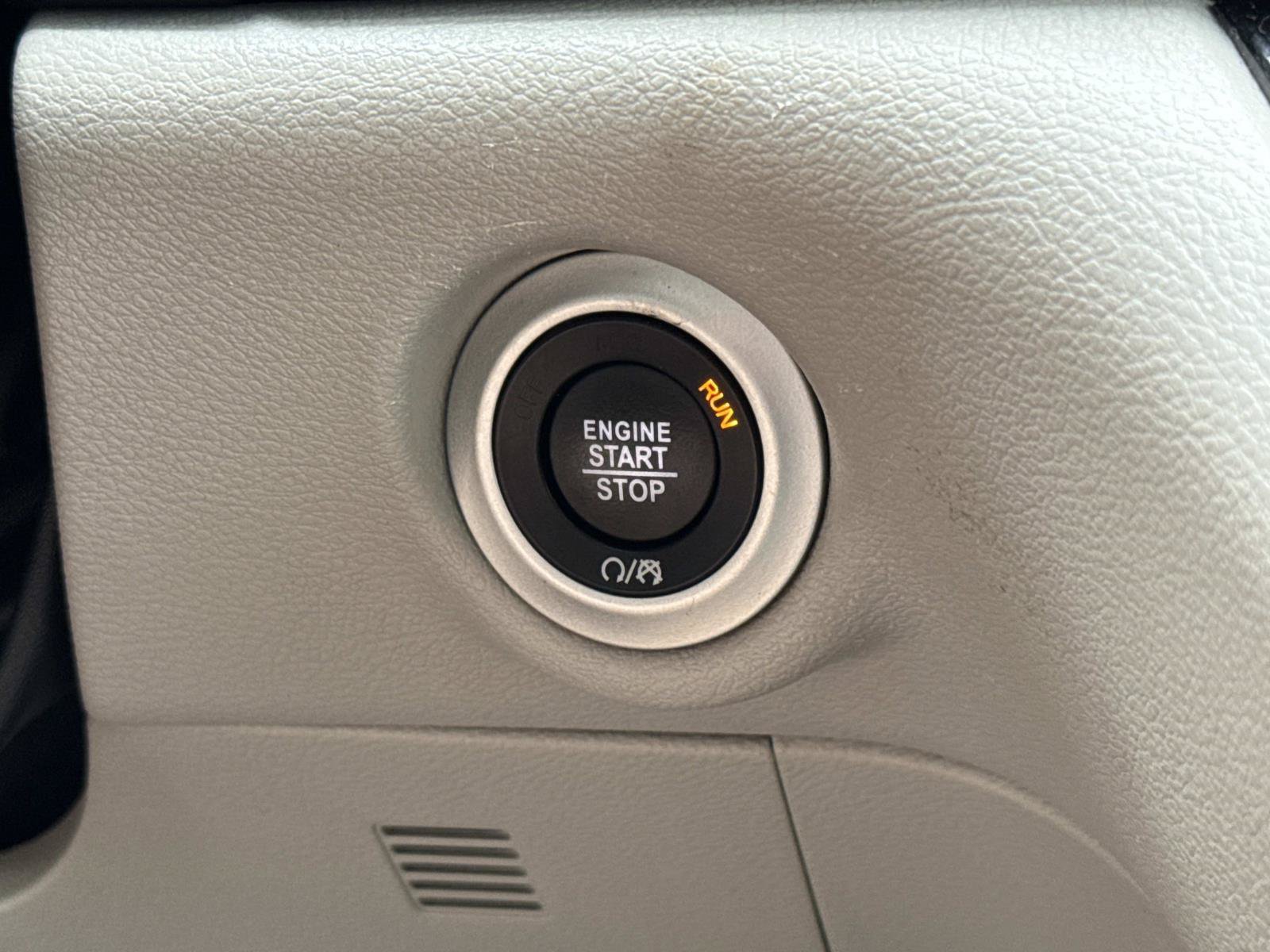 Used 2024 Chrysler Pacifica Touring-L FWD image 20