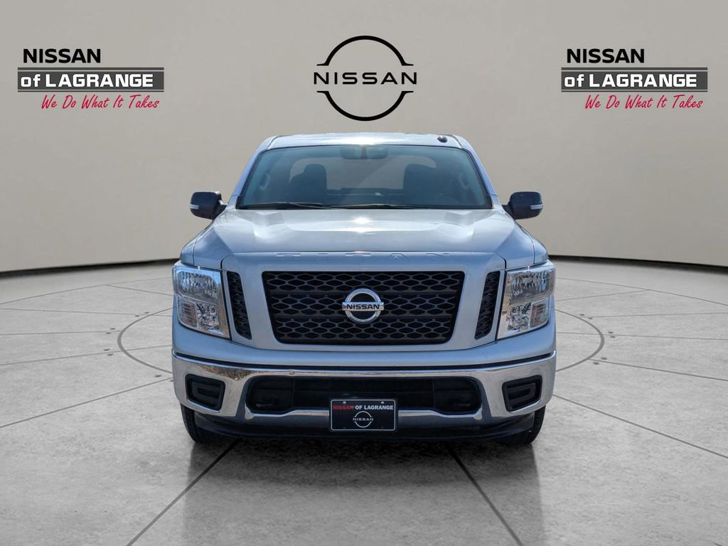 Used 2019 Nissan Titan SV image 2