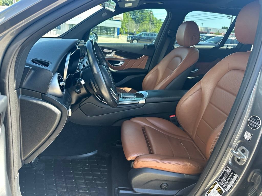 Used 2021 Mercedes-Benz GLC 300 4MATIC image 12