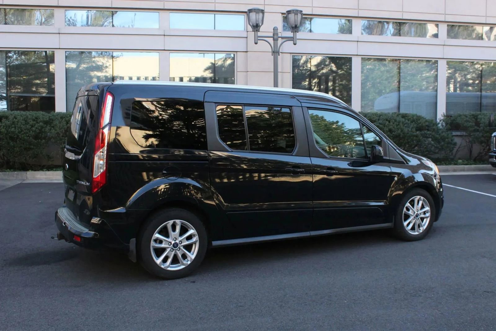Used 2014 Ford Transit Connect Titanium FWD image 7