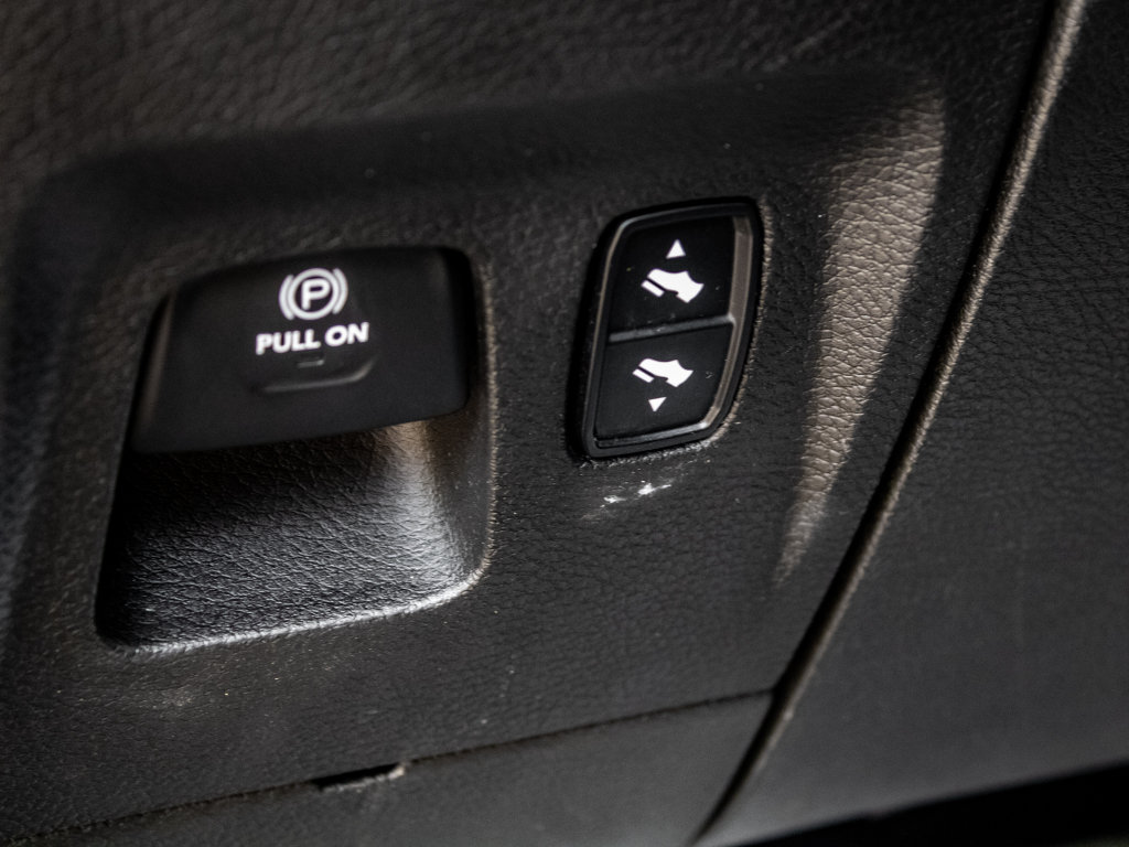 Used 2019 RAM 1500 Laramie AWD/4WD image 42