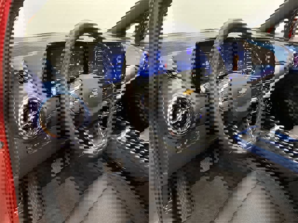 Used 2025 Chevrolet Equinox EV LT w/ Convenience Package image 2