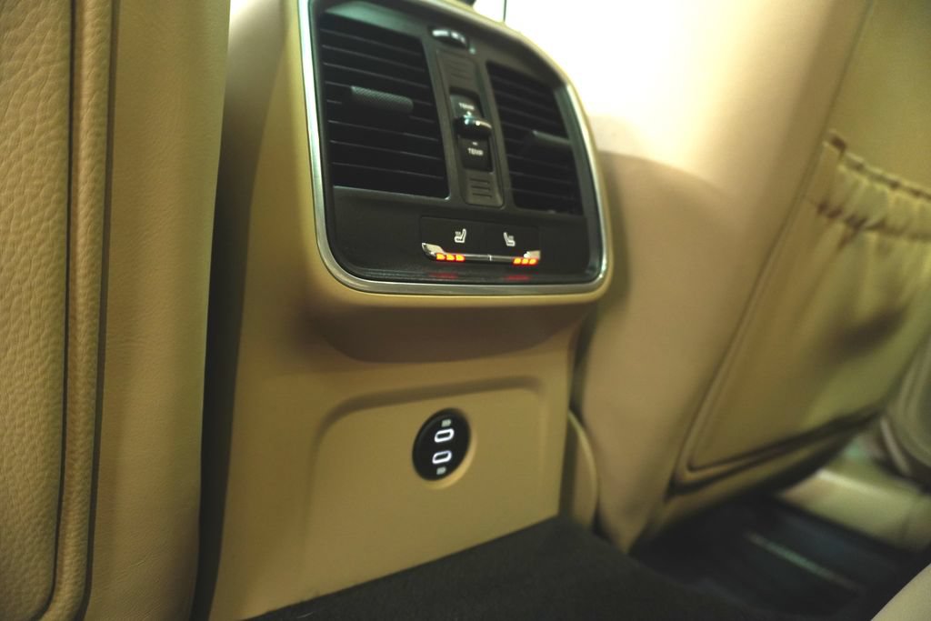 Used 2021 Porsche Macan AWD/4WD image 14