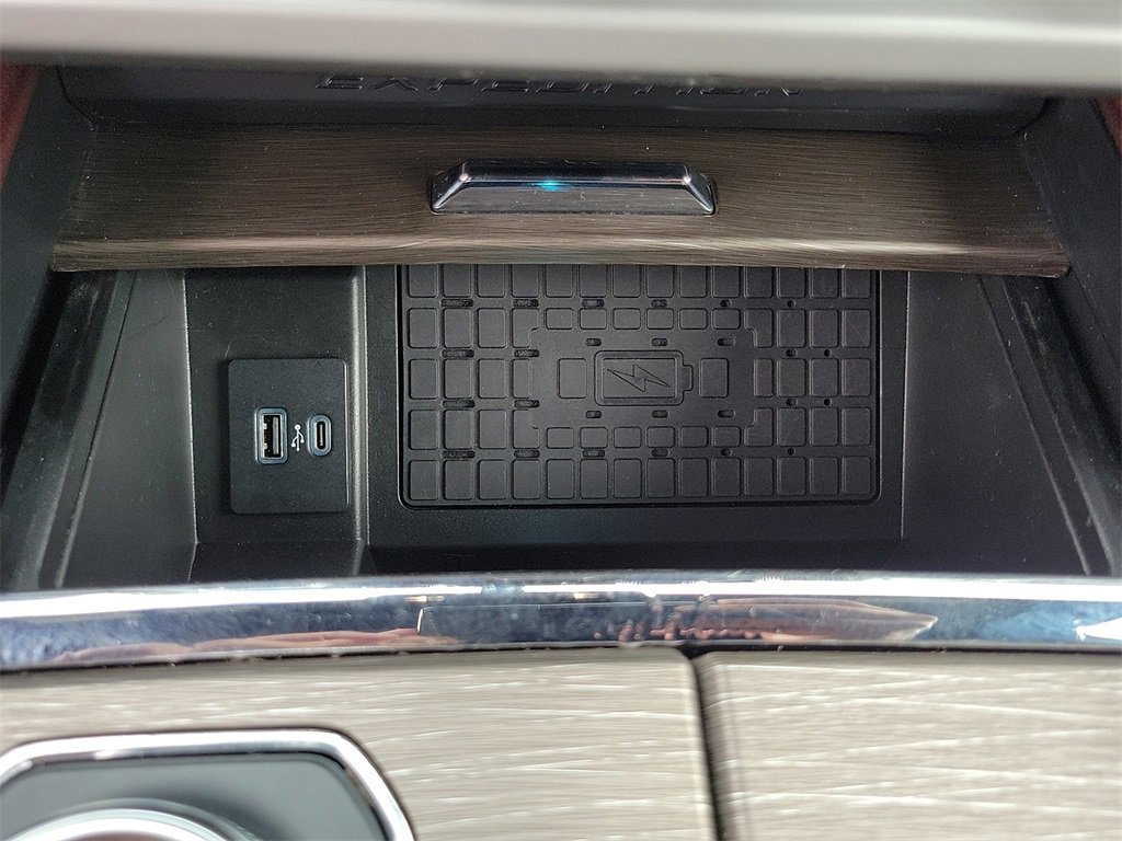 Used 2022 Ford Expedition Max Limited image 13