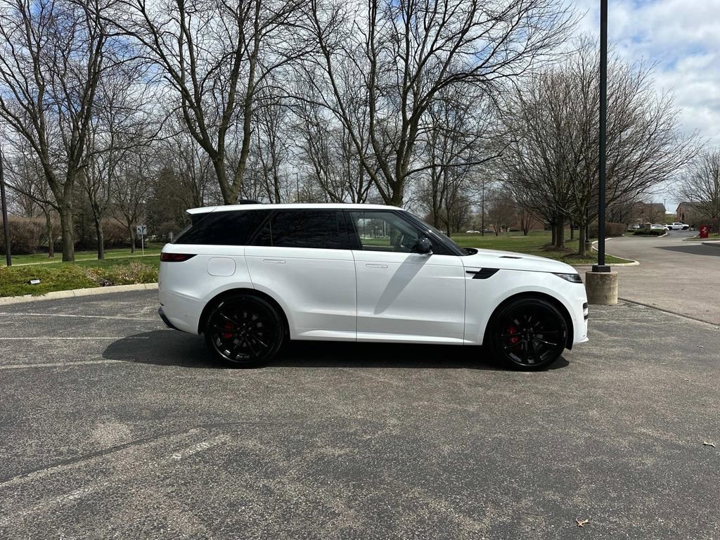 New 2025 Land Rover Range Rover Sport Dynamic SE image 4