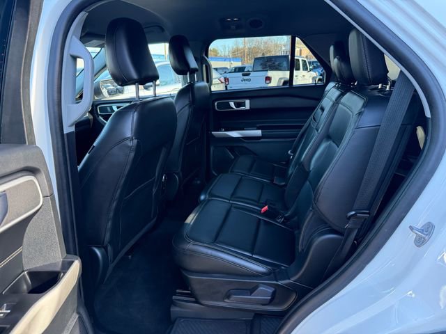 Used 2022 Ford Explorer XLT w/ Equipment Group 202A image 4
