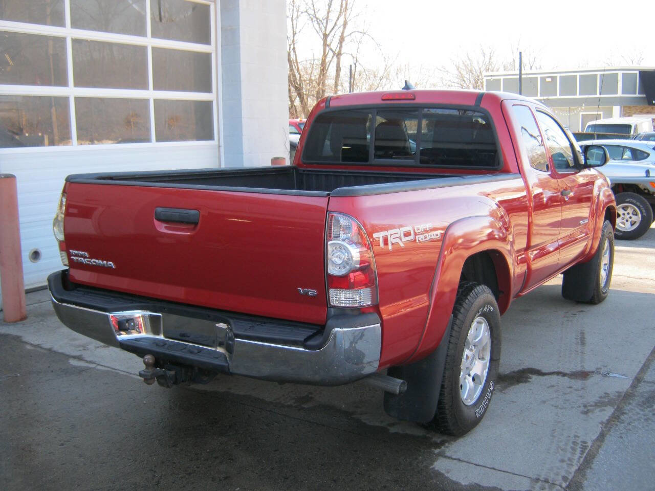 Used 2014 Toyota Tacoma 4x4 Access Cab V6 w/ TRD Off-Road Package image 5